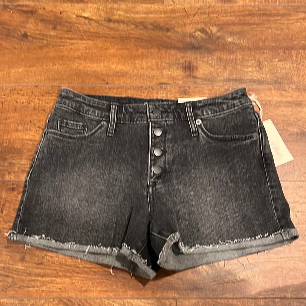 🆕 Universal Thread Jean Shorts